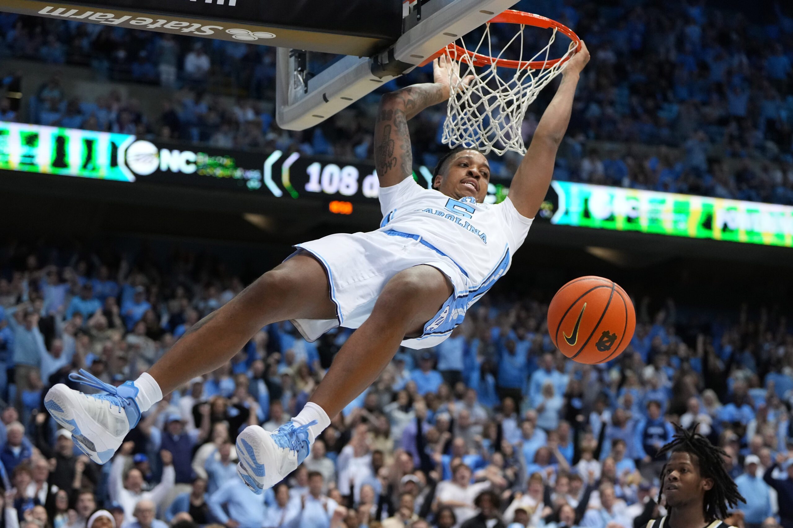 Armando Bacot Dunks