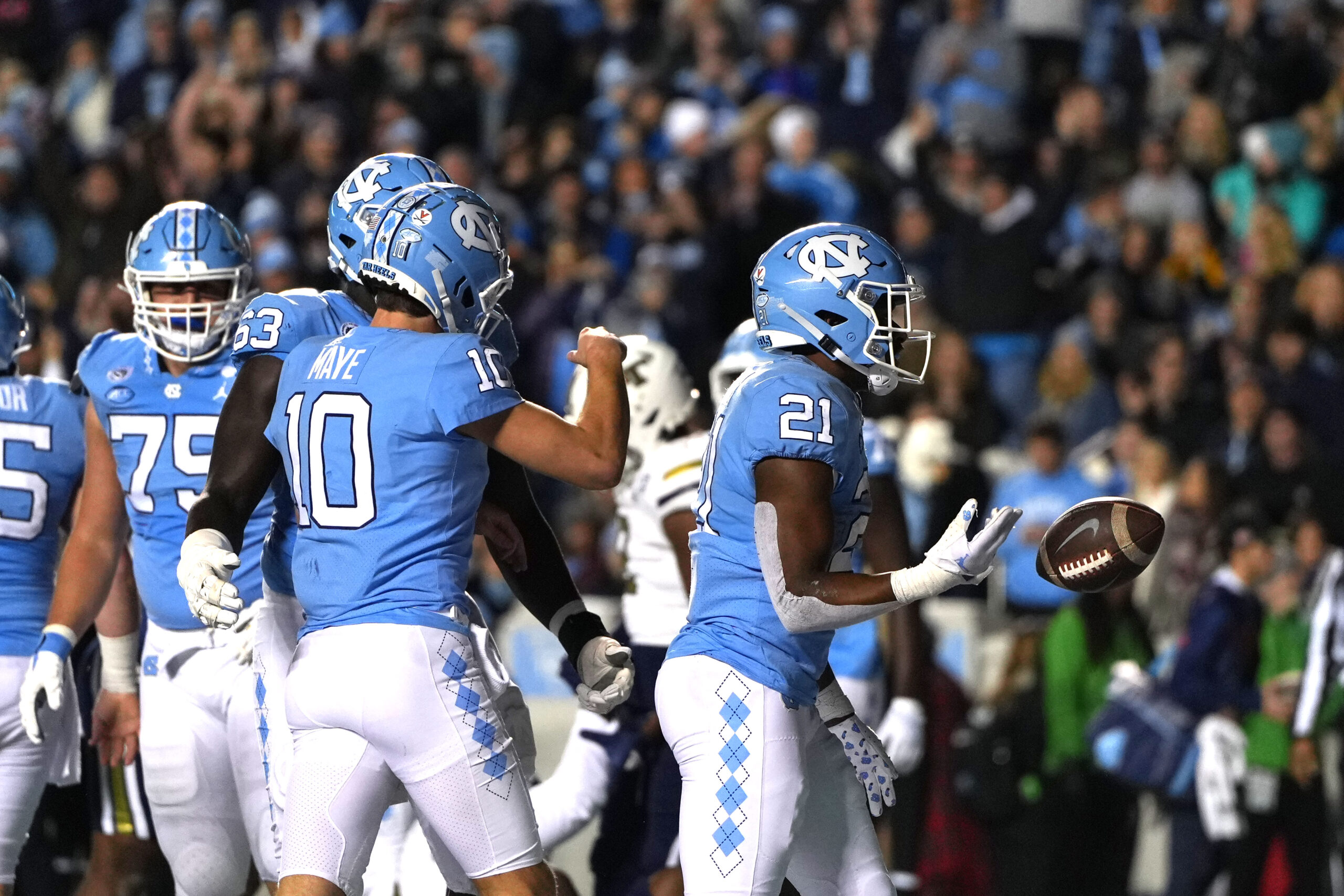 Tez Walker named honorary UNC Hockey captain